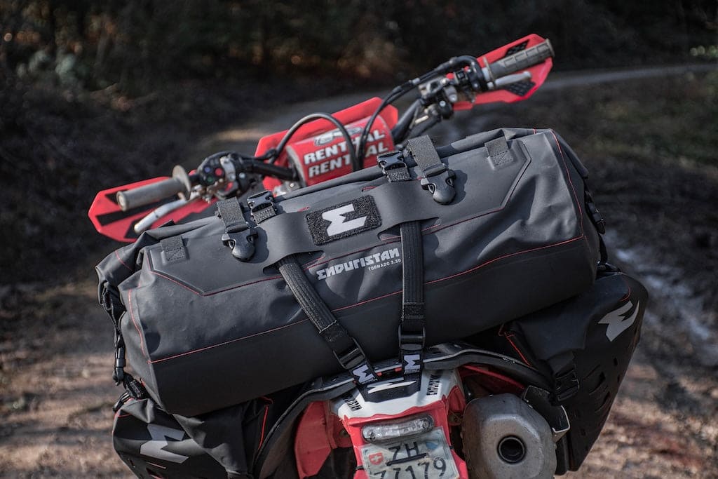 Roll bag Tornado 3.30 Enduristan - detaliu închidere roll-top